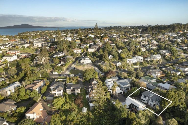 Photo of property in 2/37 Newhaven Terrace, Mairangi Bay, Auckland, 0630