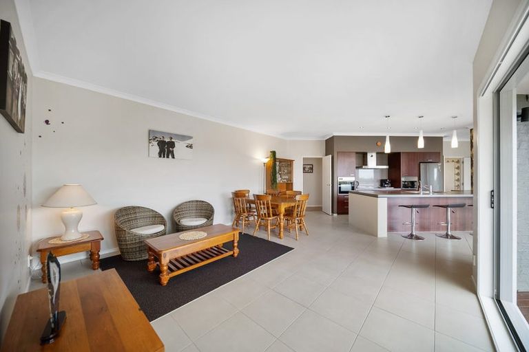 Photo of property in 91 Kaipara Road, Papakura, 2582