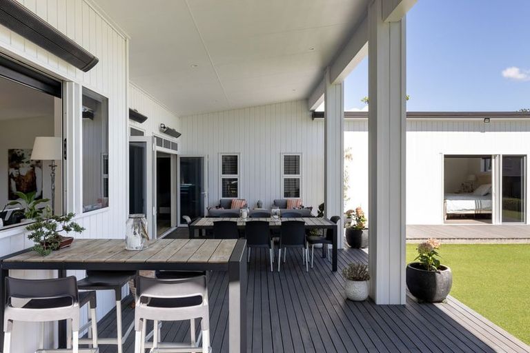 Photo of property in 9 Washingtonia Way, Omokoroa, 3114