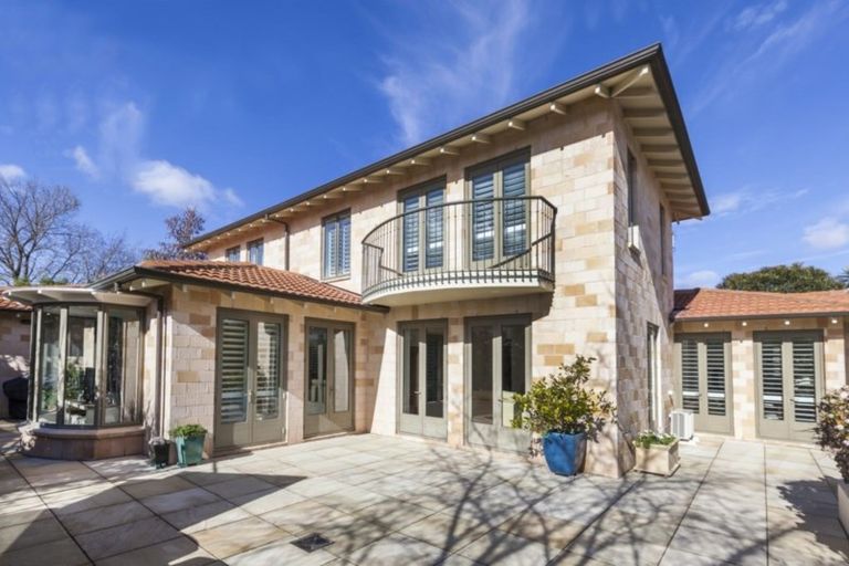 Photo of property in 30 Makora Street, Fendalton, Christchurch, 8041