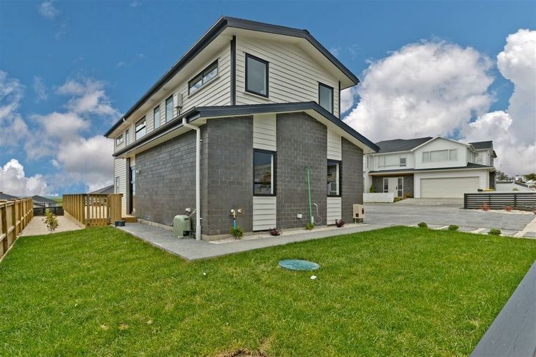 Photo of property in 49 Te Oneroa Way, Long Bay, Auckland, 0630