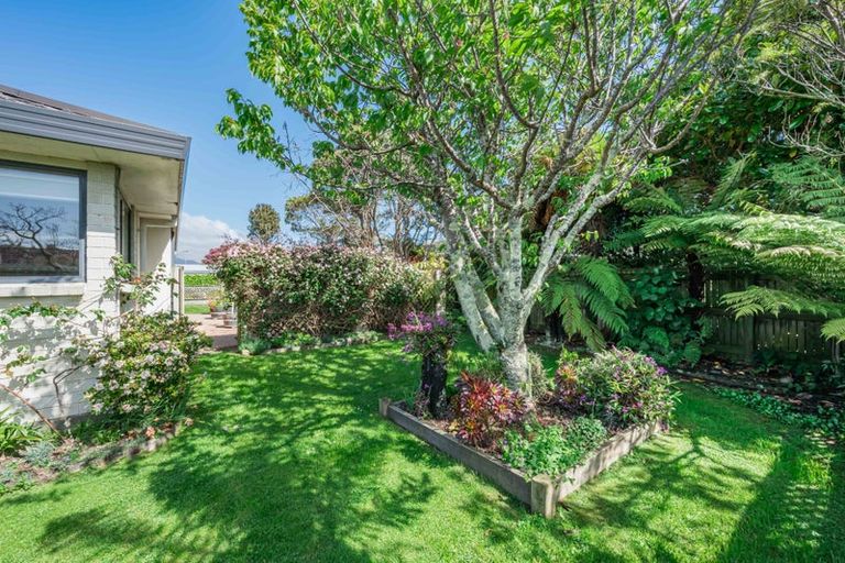 Photo of property in 2 Charnwood Grove, Waikanae, 5036