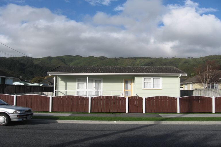 Photo of property in 7 Strand Crescent, Naenae, Lower Hutt, 5011