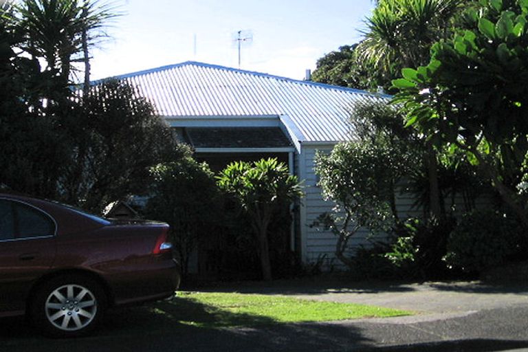 Photo of property in 3 Island View Terrace, Waikanae Beach, Waikanae, 5036