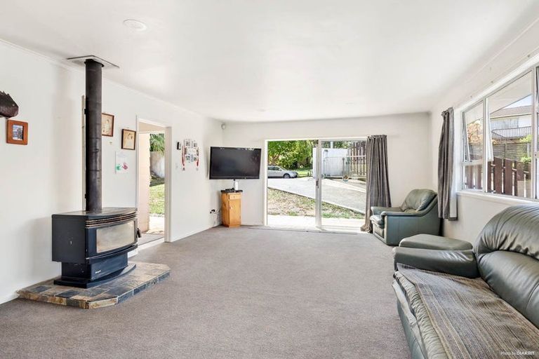 Photo of property in 12 Tempo Place, Torbay, Auckland, 0630