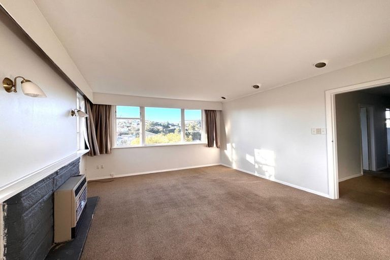 Photo of property in 135 Ruskin Road, Newlands, Wellington, 6037