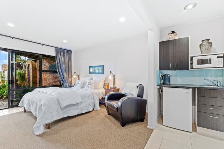 Photo of property in 5 Kotare Place, Sandspit, Warkworth, 0982