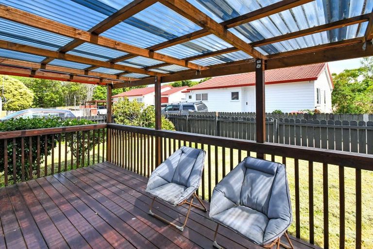 Photo of property in 1/11 Kirklow Place, Goodwood Heights, Auckland, 2105