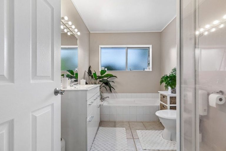 Photo of property in 24 Picasso Drive, West Harbour, Auckland, 0618