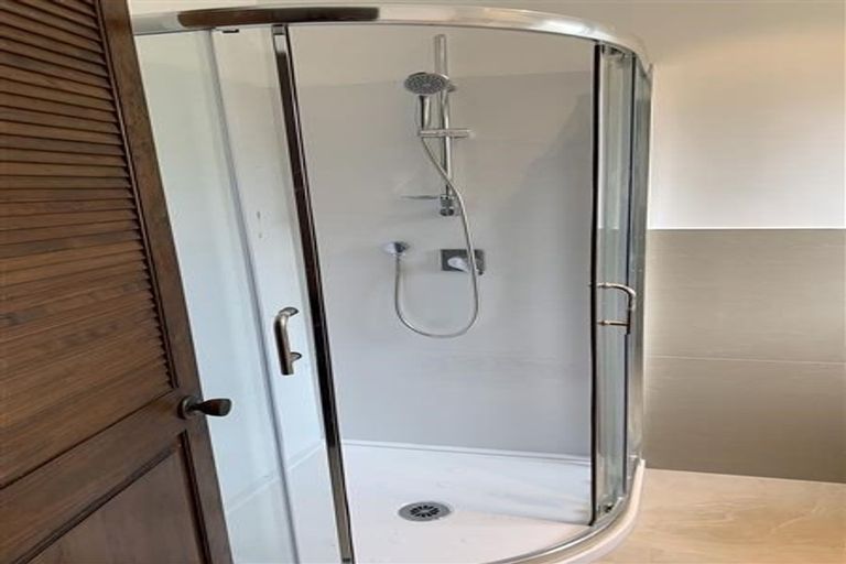 Photo of property in 5 Makepiece Place, Chatswood, Auckland, 0626