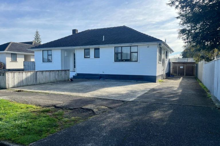 Photo of property in 11 Bristol Crescent, Roslyn, Palmerston North, 4414