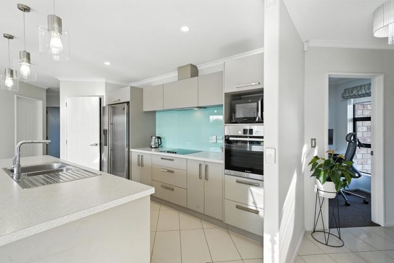 Photo of property in 6 Seaward Street, Pegasus, 7612