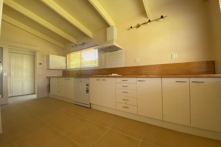 Photo of property in 165 Te Moana Road, Waikanae, 5036