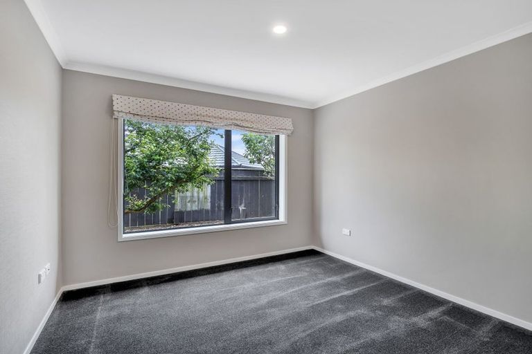 Photo of property in 3 Crabapple Close, Milson, Palmerston North, 4414