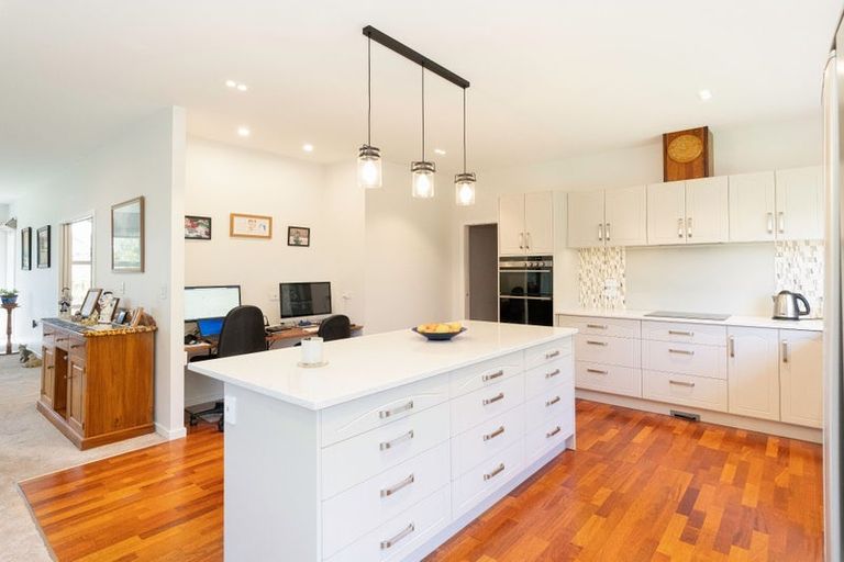 Photo of property in 28 Barry Curtis Place, Levin, 5510