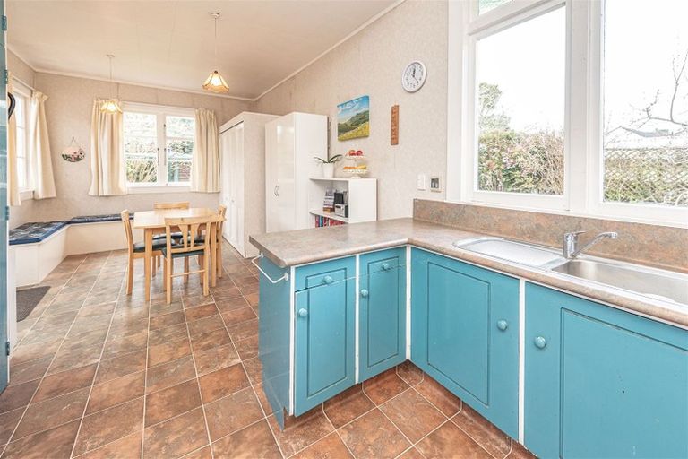 Photo of property in 28 Peakes Road, Saint Johns Hill, Whanganui, 4501