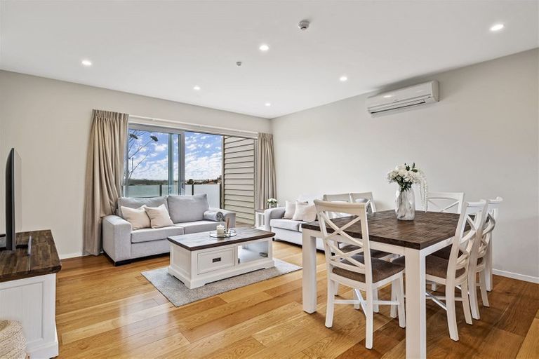 Photo of property in 8/147 Albany Highway, Unsworth Heights, Auckland, 0632