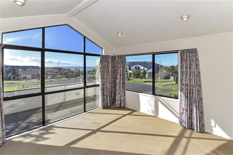 Photo of property in 20 Gillard Place, Eastern Beach, Auckland, 2012