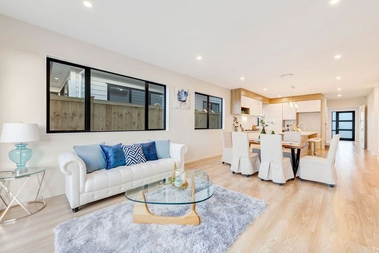 Photo of property in 60 Tir Conaill Avenue, Flat Bush, Auckland, 2019