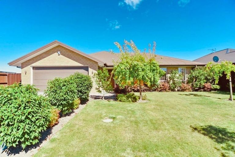 Photo of property in 7 Walnut Way, Rangiora, 7400