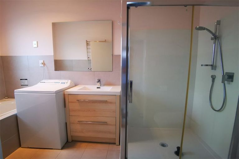 Photo of property in 41 Gossamer Drive, Pakuranga Heights, Auckland, 2010