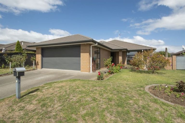 Photo of property in 33 Carrington Drive, Papamoa Beach, Papamoa, 3118