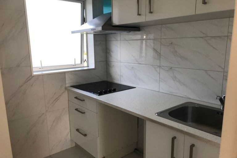 Photo of property in 33 Hutchinsons Road, Bucklands Beach, Auckland, 2014