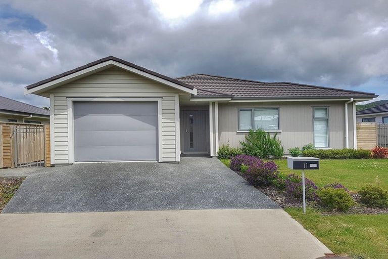 Photo of property in 11 Henrietta Maxwell Grove, Wainuiomata, Lower Hutt, 5014