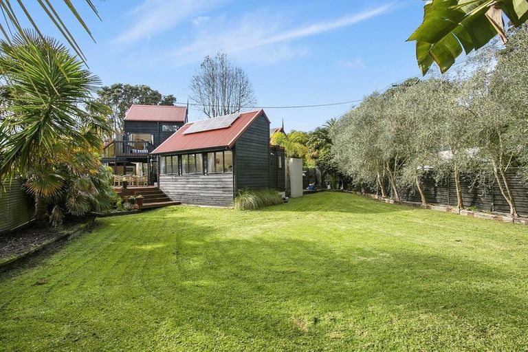 Photo of property in 37 Korotaha Terrace, Rothesay Bay, Auckland, 0630