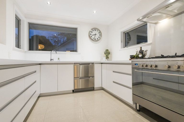 Photo of property in 34 Churchill Avenue, Hokowhitu, Palmerston North, 4410