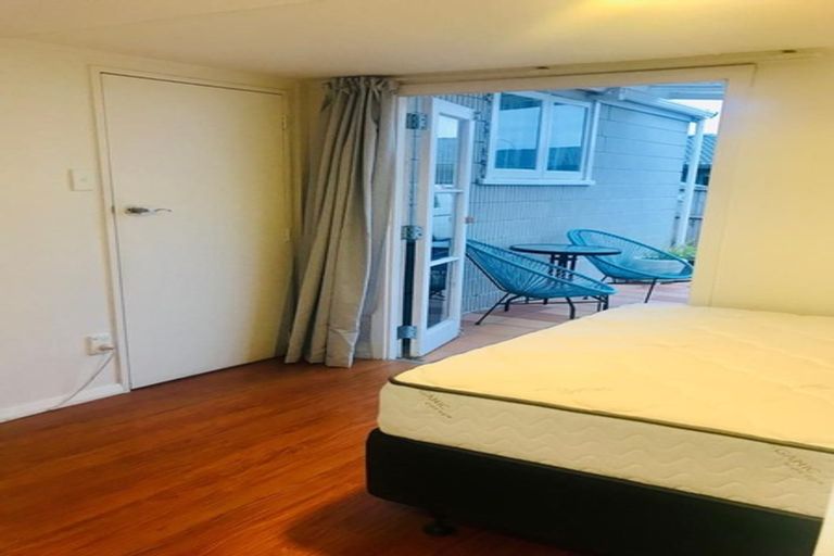 Photo of property in 2/479 Glenfield Road, Glenfield, Auckland, 0629