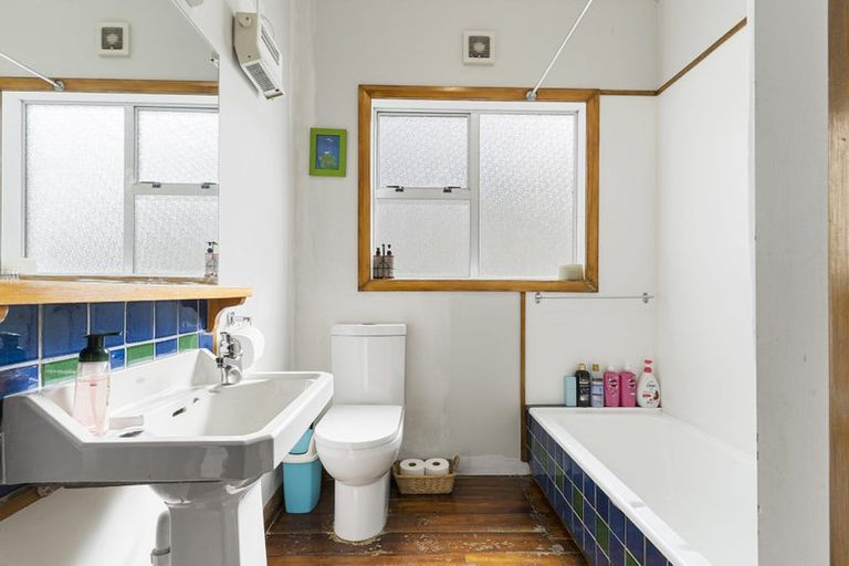 Photo of property in 62 View Road, Houghton Bay, Wellington, 6023