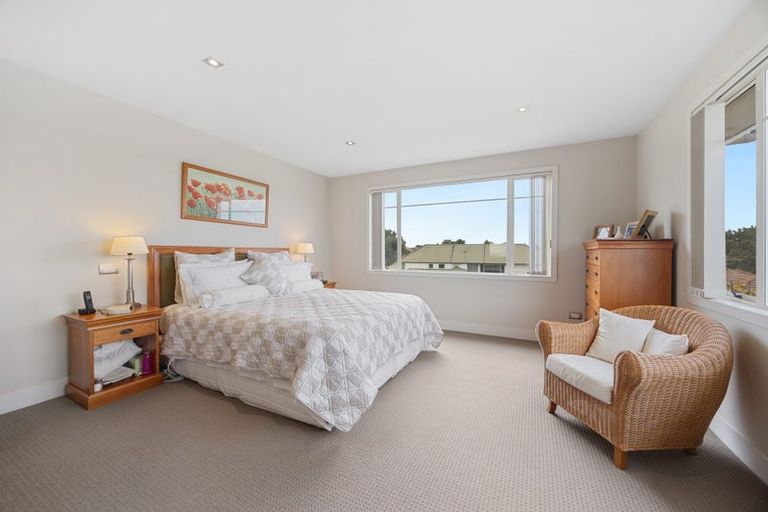 Photo of property in 22 Bluefin Way, West Harbour, Auckland, 0618