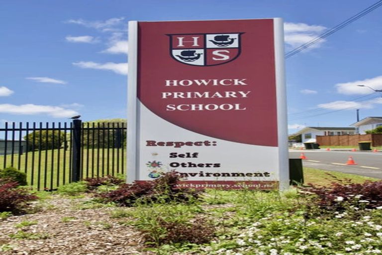 Photo of property in 2/79 Aberfeldy Avenue, Highland Park, Auckland, 2010