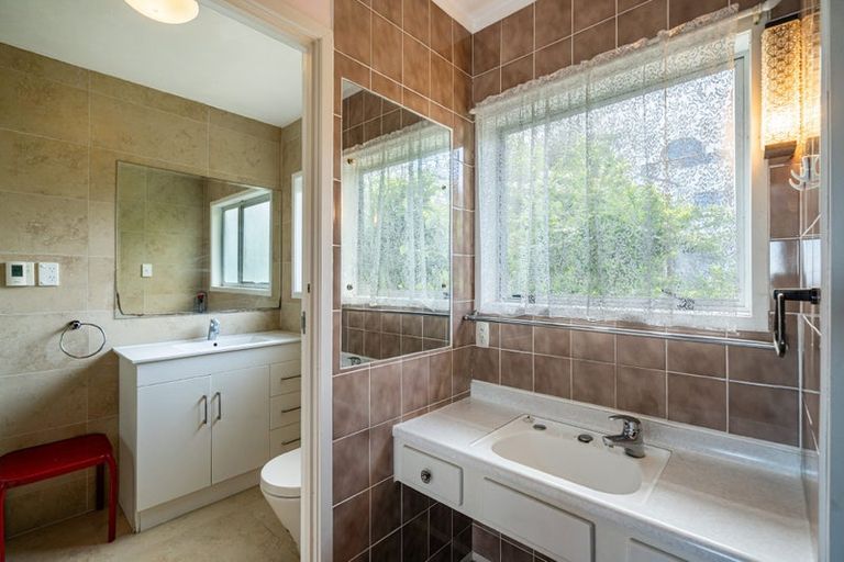 Photo of property in 21 Parr Terrace, Castor Bay, Auckland, 0620