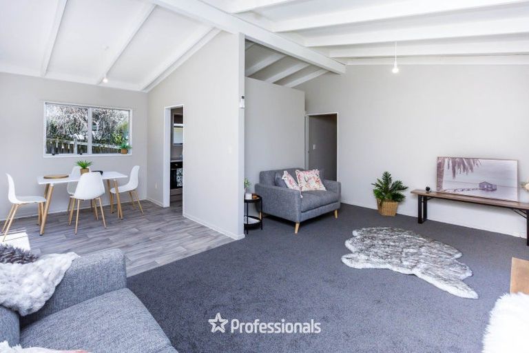 Photo of property in 23 Hartford Crescent, Totara Park, Upper Hutt, 5018