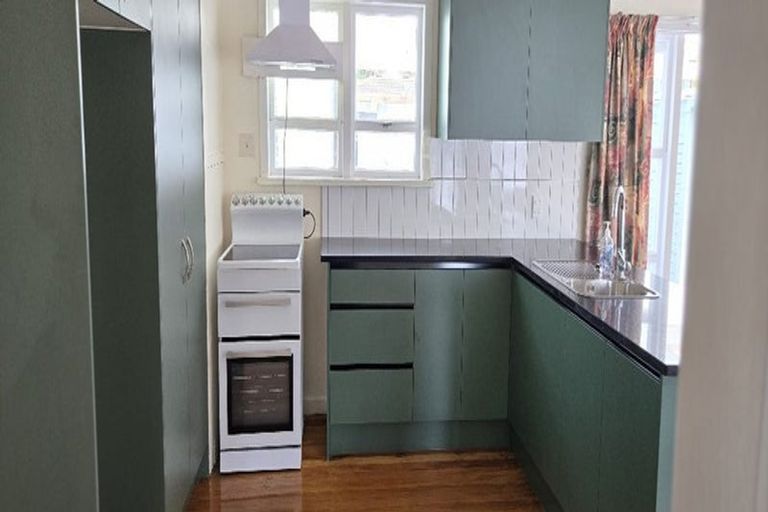 Photo of property in 67 View Road, Henderson, Auckland, 0612