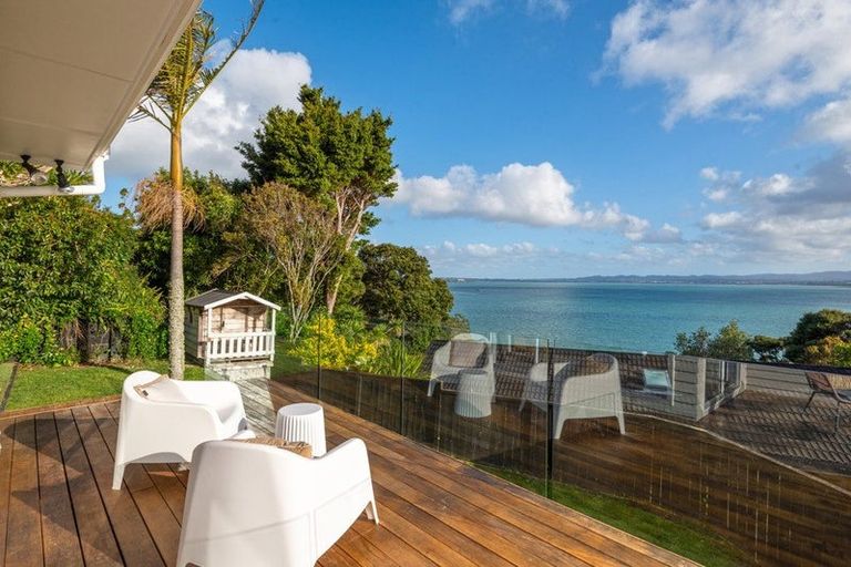 Photo of property in 1/106 Island Bay Road, Beach Haven, Auckland, 0626