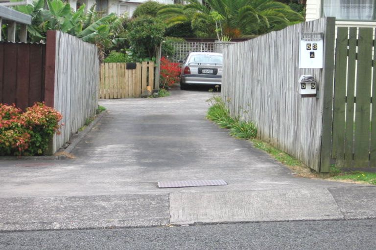 Photo of property in 2/53 Seaview Road, Glenfield, Auckland, 0629