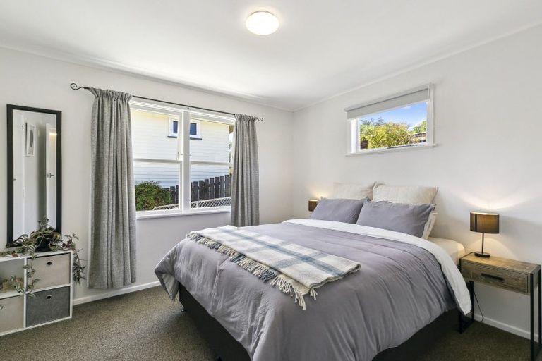 Photo of property in 23 Lynda Avenue, Paparangi, Wellington, 6037