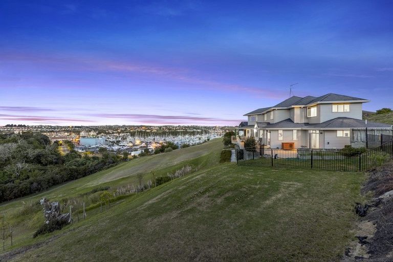 Photo of property in 64 Balboa Drive, Matakatia, Whangaparaoa, 0930