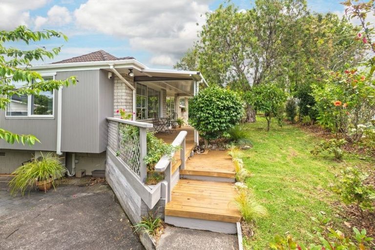 Photo of property in 1/27 Parkhill Road, Mellons Bay, Auckland, 2014