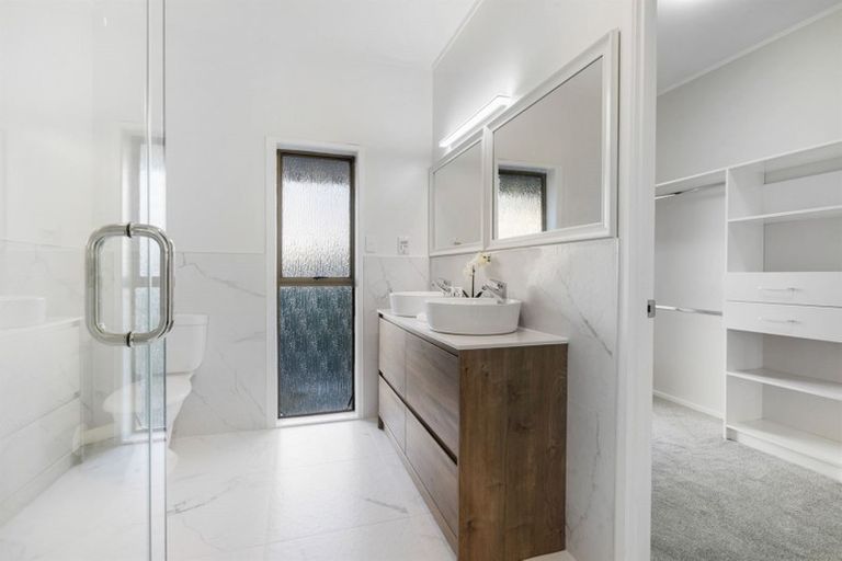 Photo of property in 21a Garadice Road, Rothesay Bay, Auckland, 0630