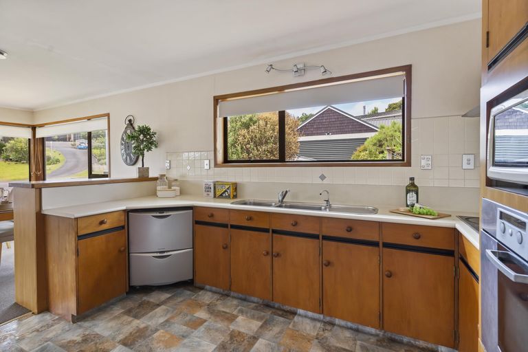 Photo of property in 11 Aries Place, Shelly Park, Auckland, 2014