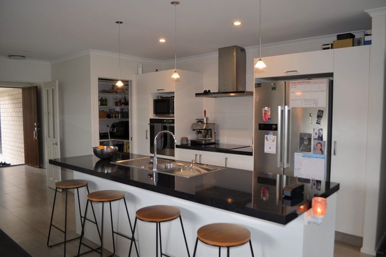 Photo of property in 35 Rochfort Crescent, Pyes Pa, Tauranga, 3112