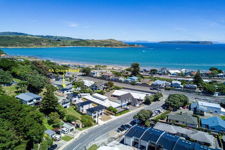 Photo of property in 6a Grays Road, Plimmerton, Porirua, 5026
