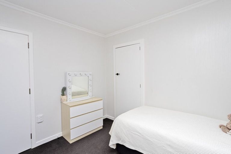 Photo of property in 27 Holloway Street, Waikiwi, Invercargill, 9810