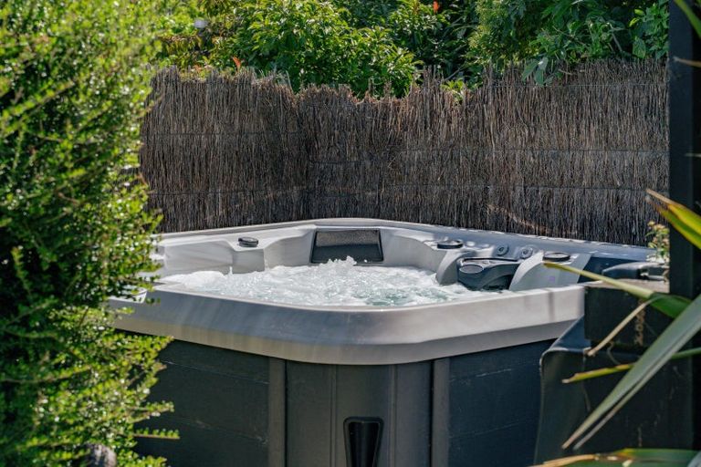 Photo of property in 111 Mcdonnell Road, Arrowtown, 9302