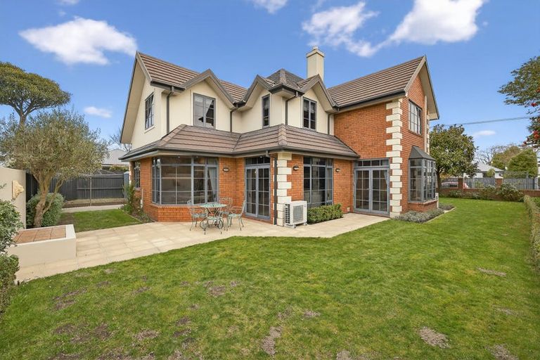 Photo of property in 106 Hamilton Avenue, Ilam, Christchurch, 8041