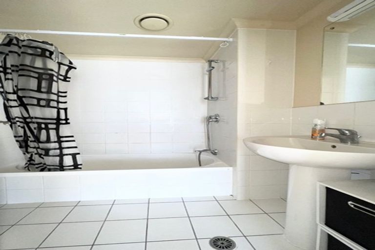Photo of property in The Rennaissance, 1c/18 Ronwood Avenue, Manukau, Auckland, 2104